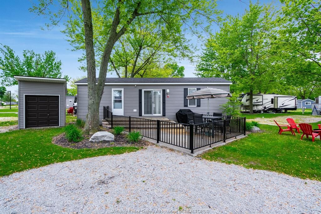 Property Photo:  981 County Rd 2 522  ON N8N 4P4 