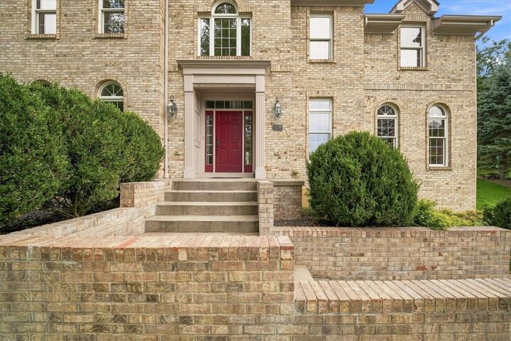 Property Photo:  123 Foxwood Dr  PA 15090 