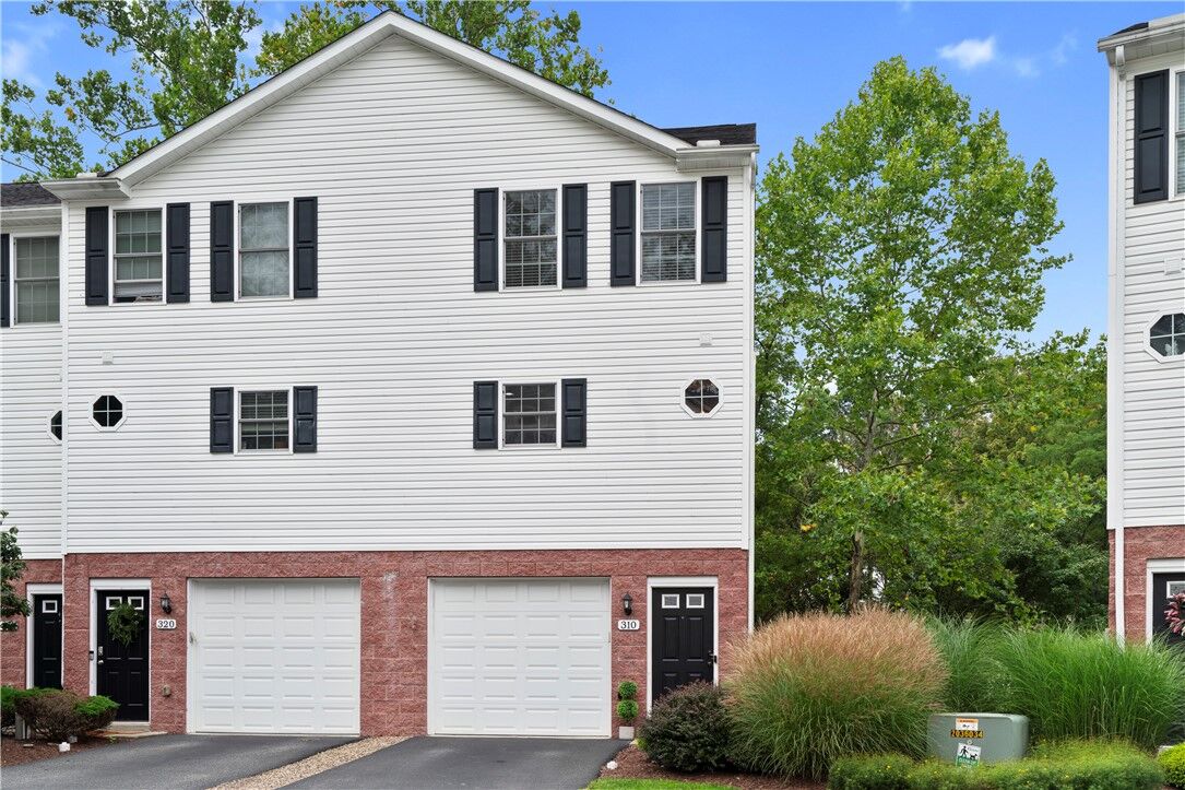 Property Photo:  310 Creekview Ln  PA 15071 
