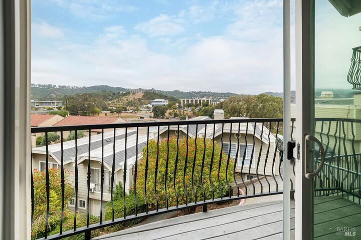 Property Photo: 10 Professional Center Parkway 14 CA 94903