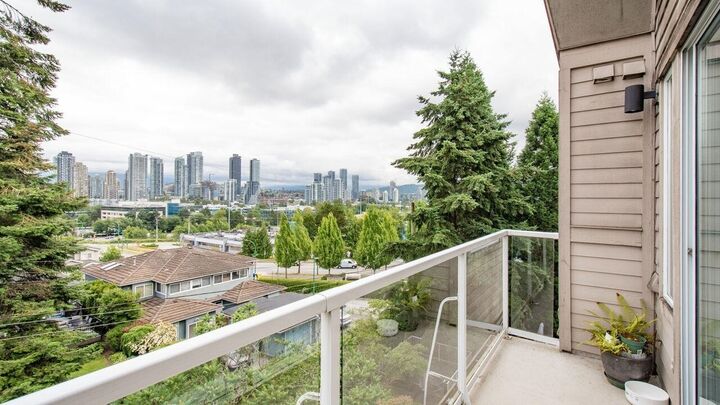 Property Photo: 4181 Norfolk Street 402 BC V5G 1E8
