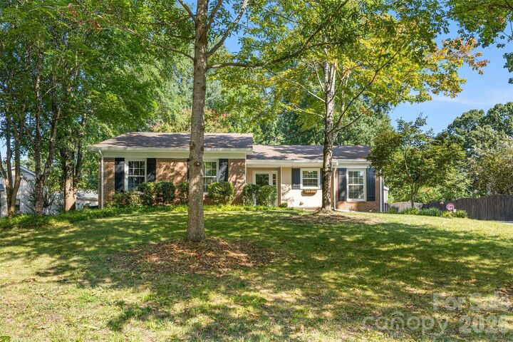 Property Photo:  11714 Painted Tree Road  NC 28226 