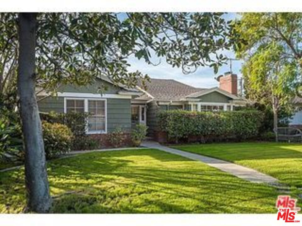 Property Photo: 12430 Cumpston St CA 91607