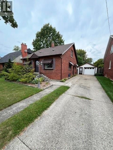 Property Photo: 73 Phyllis Avenue ON N7M 3C3