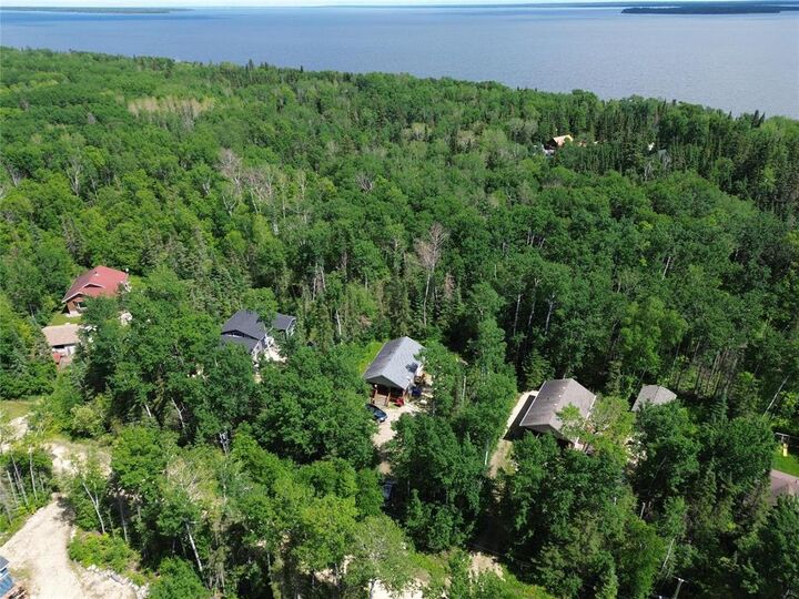 Property Photo:  11 Snowberry Place  MB R0C 1A0 
