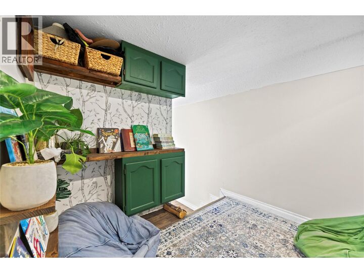 Property Photo:  1441 20 Avenue Southeast 7  BC V1E 2M9 