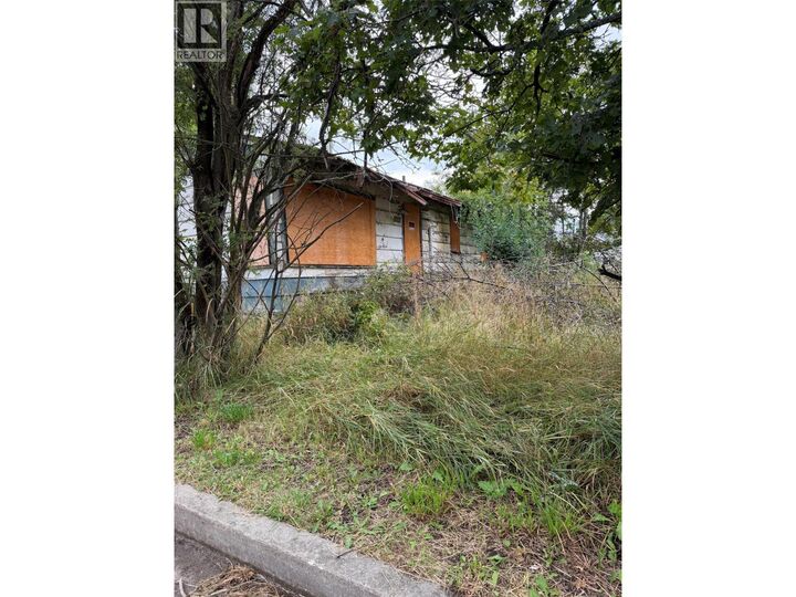 Property Photo:  3111 Waldie Avenue  BC V1N 4V3 