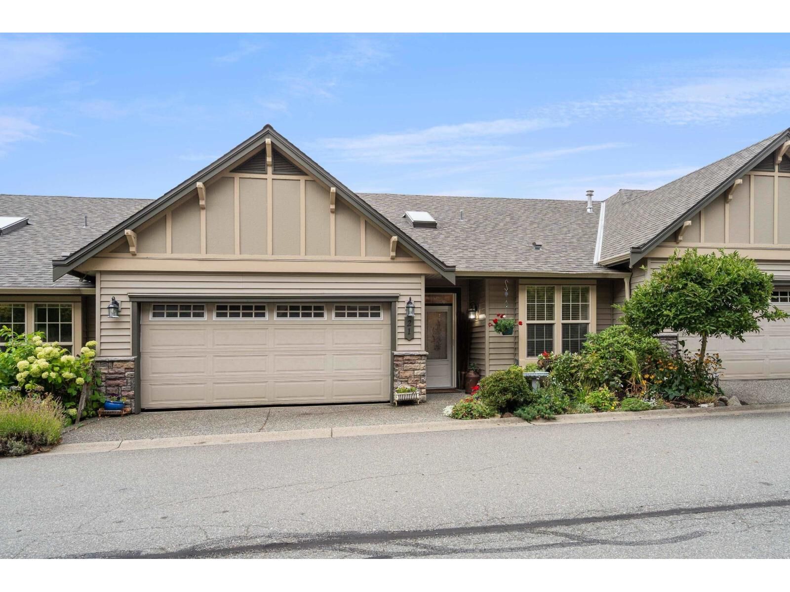 Photo de la propriété:  2842 Whatcom Road 21  BC V3G 3B8 