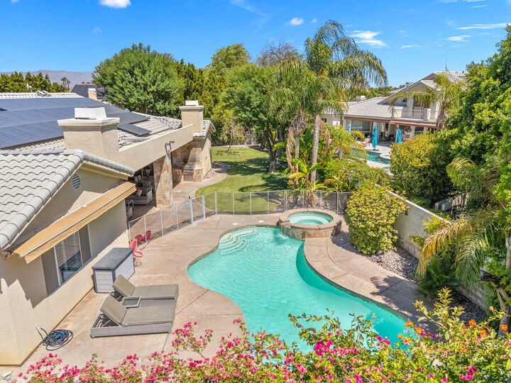 Property Photo: 19 Sherwood Road CA 92270