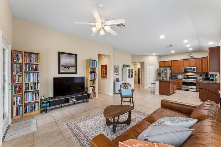 Property Photo:  47 Canterborough Place  TX 77375 
