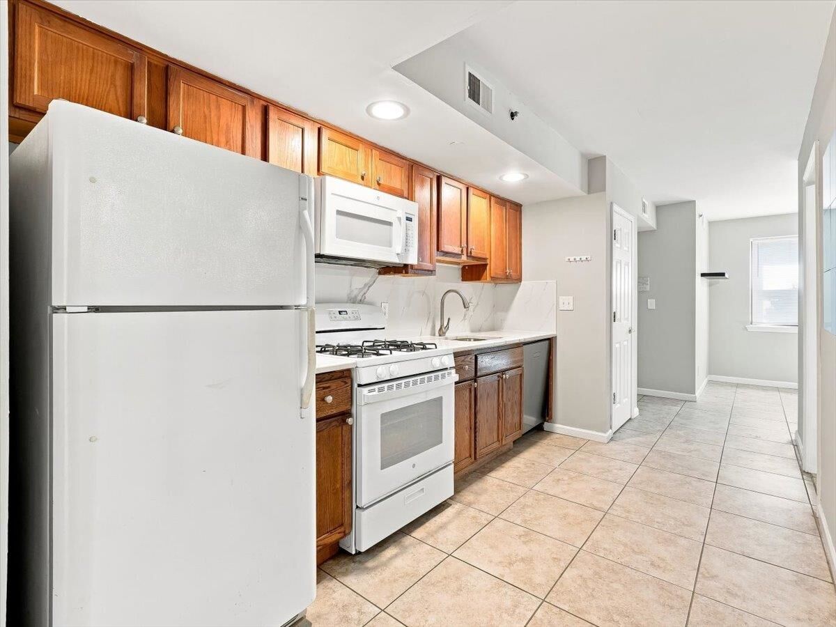 Property Photo: 374 Sip Ave 1 NJ 07306