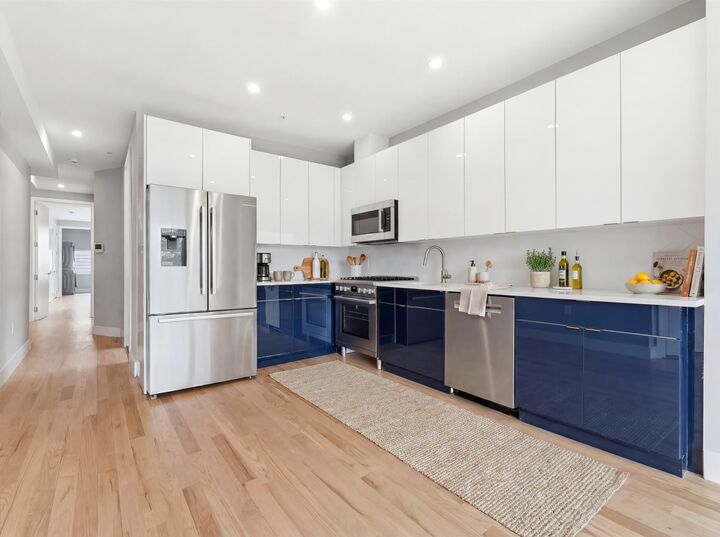 Property Photo:  437 Ogden Ave 2R  NJ 07307 