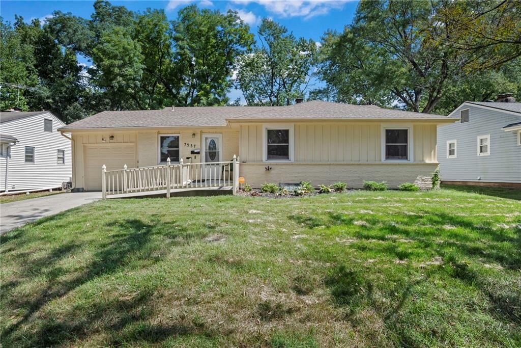 Property Photo: 7937 Pennsylvania Avenue MO 64114