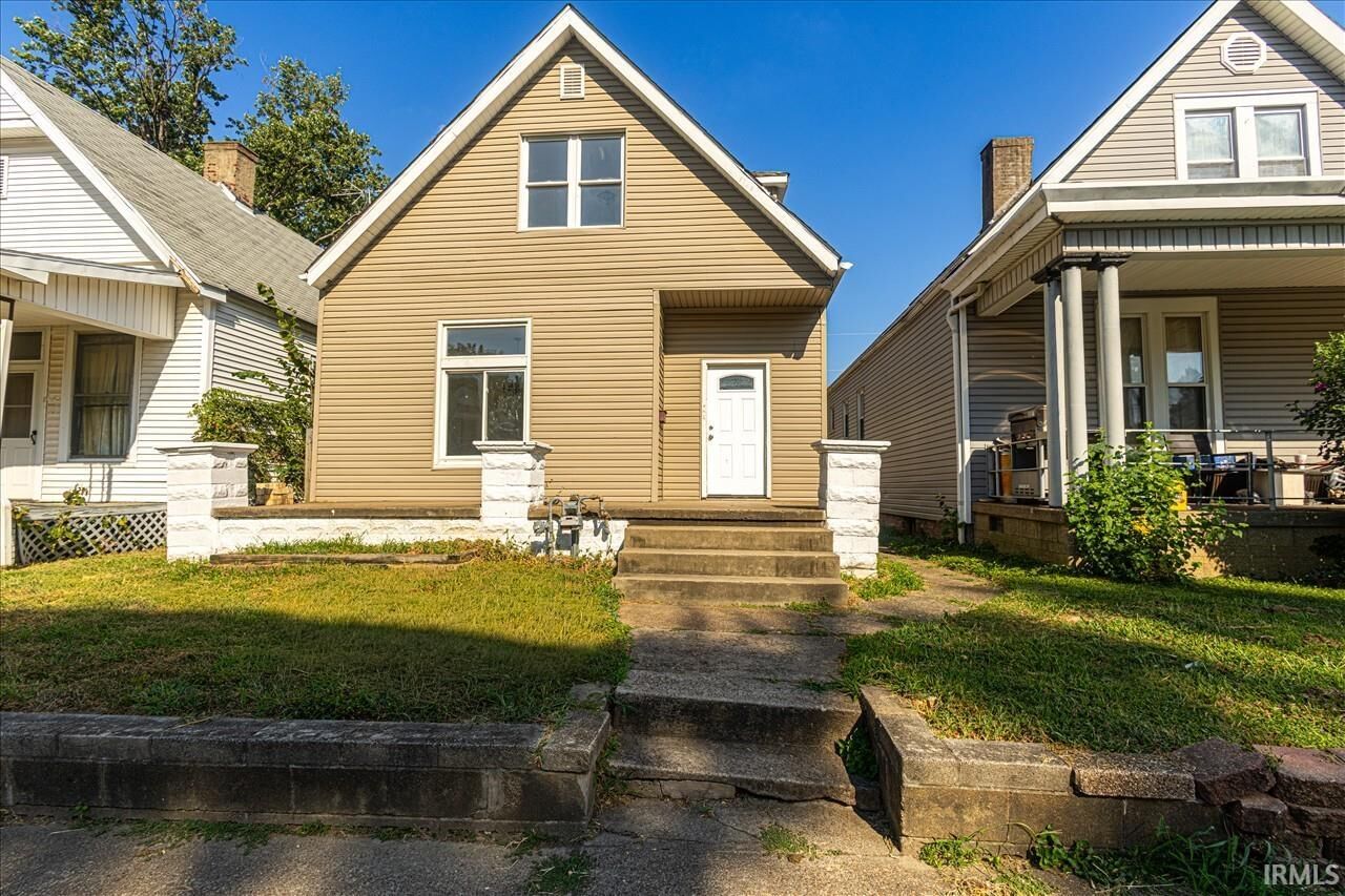 Property Photo:  1105 Baker Avenue  IN 47710 