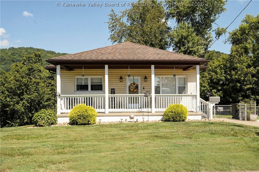 Property Photo:  601 Kanawha Avenue  WV 25143 