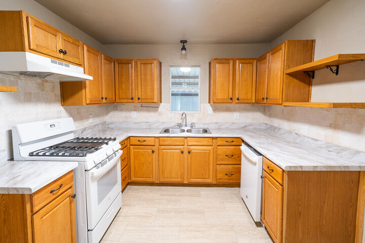 Property Photo:  840 S 11th Street  TX 79364 