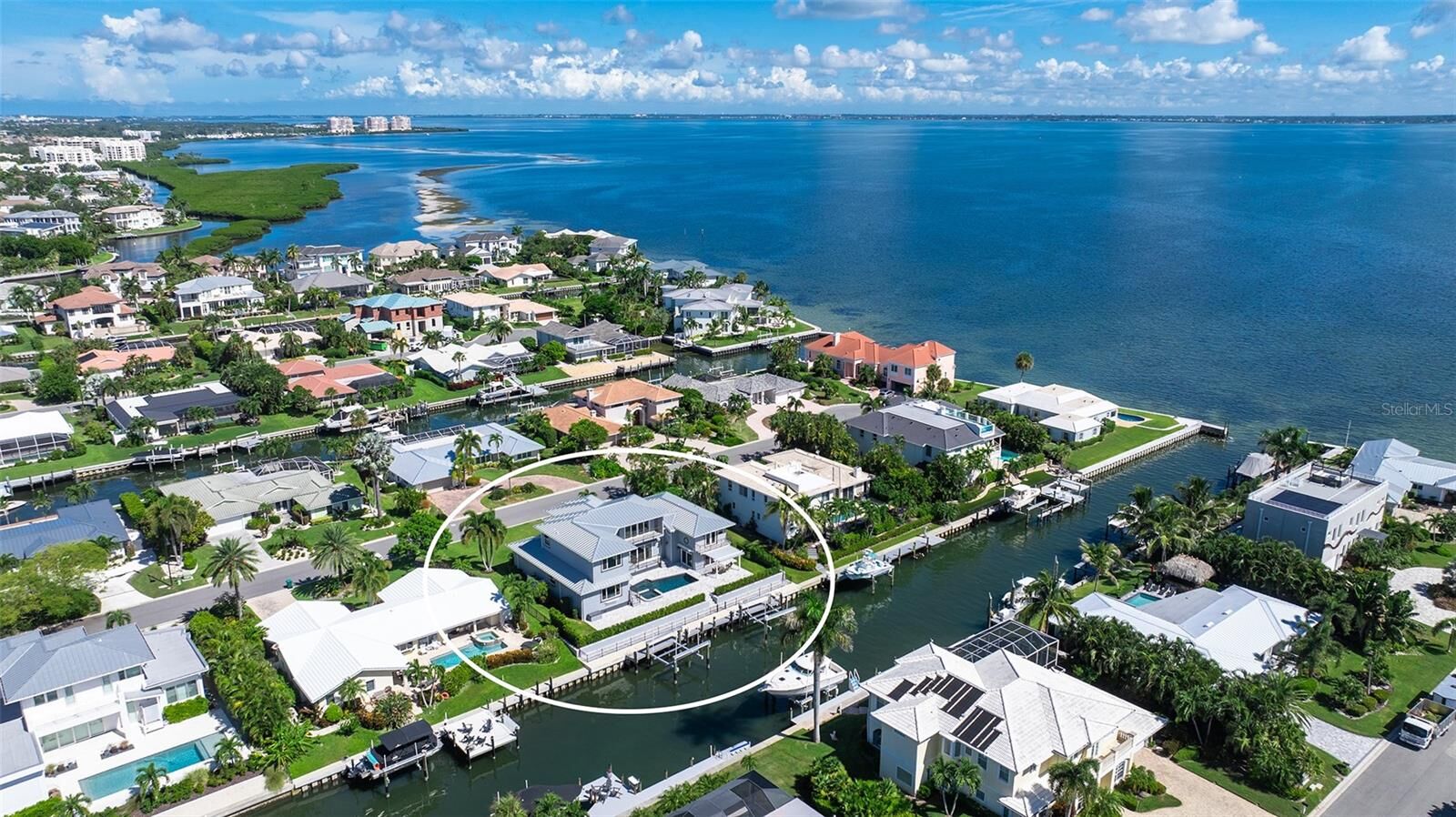 Property Photo: 560 Chipping Lane FL 34228