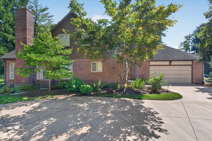 Property Photo:  1990 Oldfields Circle North Drive  IN 46228 