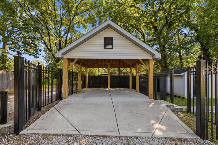 Property Photo: 1166 W 36th Street IN 46208