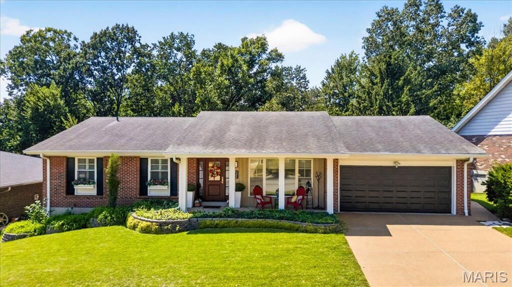 Property Photo: 5060 Suson Hills Drive MO 63128