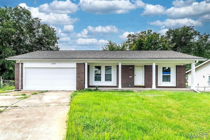 Property Photo: 2206 Outlook Drive MO 63136
