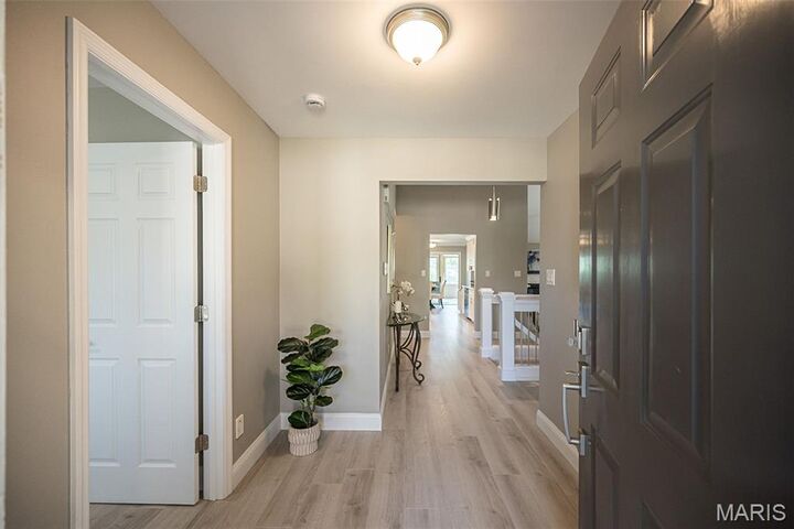 Property Photo:  842 Braefield Court  MO 63017 