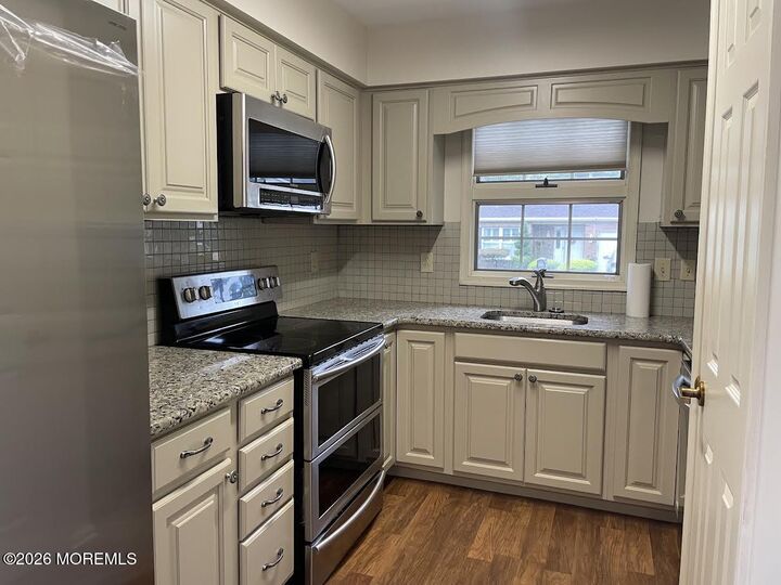 Property Photo:  1490 Gleniffer Hill Road  NJ 08755 