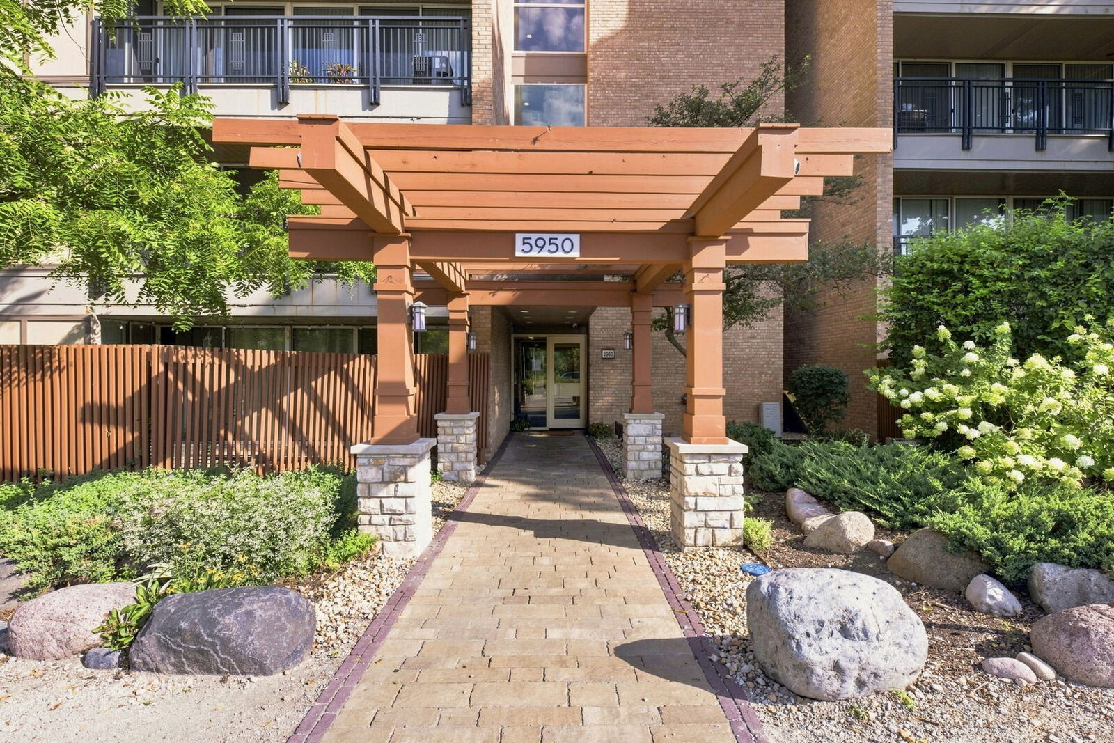Property Photo: 5950 Oakwood Drive 1C IL 60532
