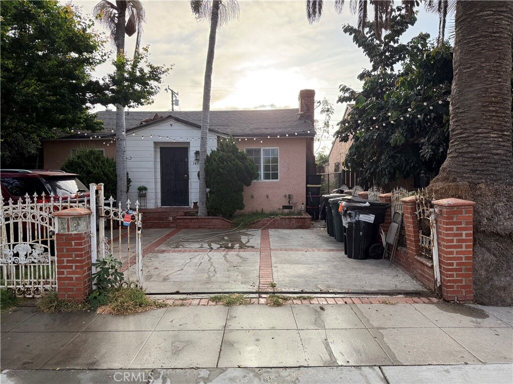 Property Photo:  14708 S Lime Avenue  CA 90221 