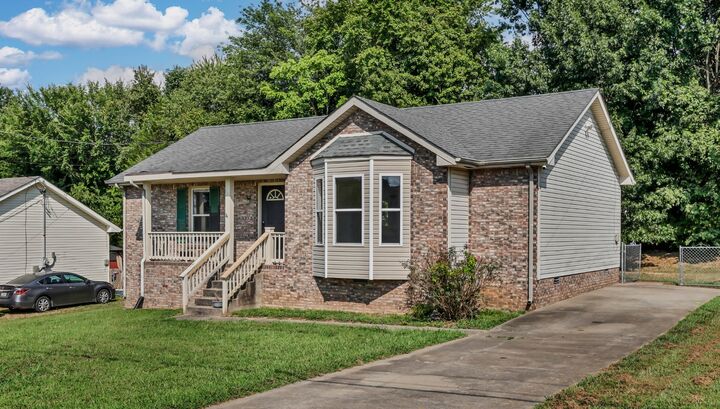 Property Photo:  274 Moncrest Dr  TN 37042 
