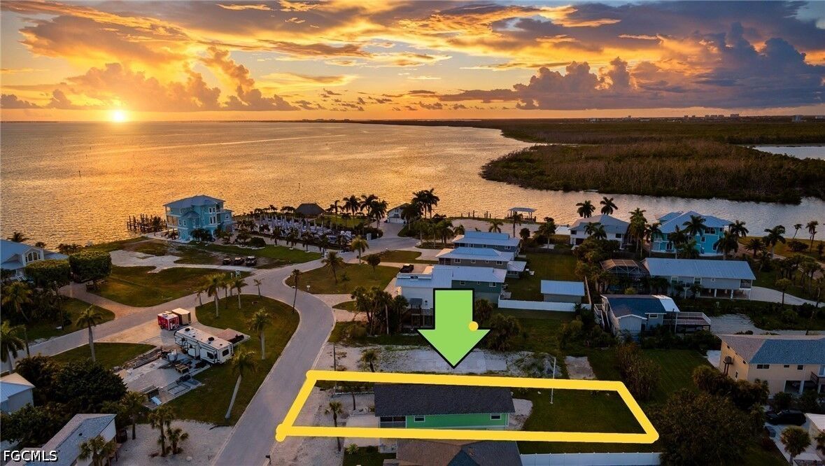 Property Photo:  915 North Street  FL 33931 