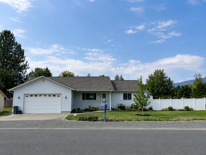 Property Photo:  154 E Evergreen Dr  WA 99141 