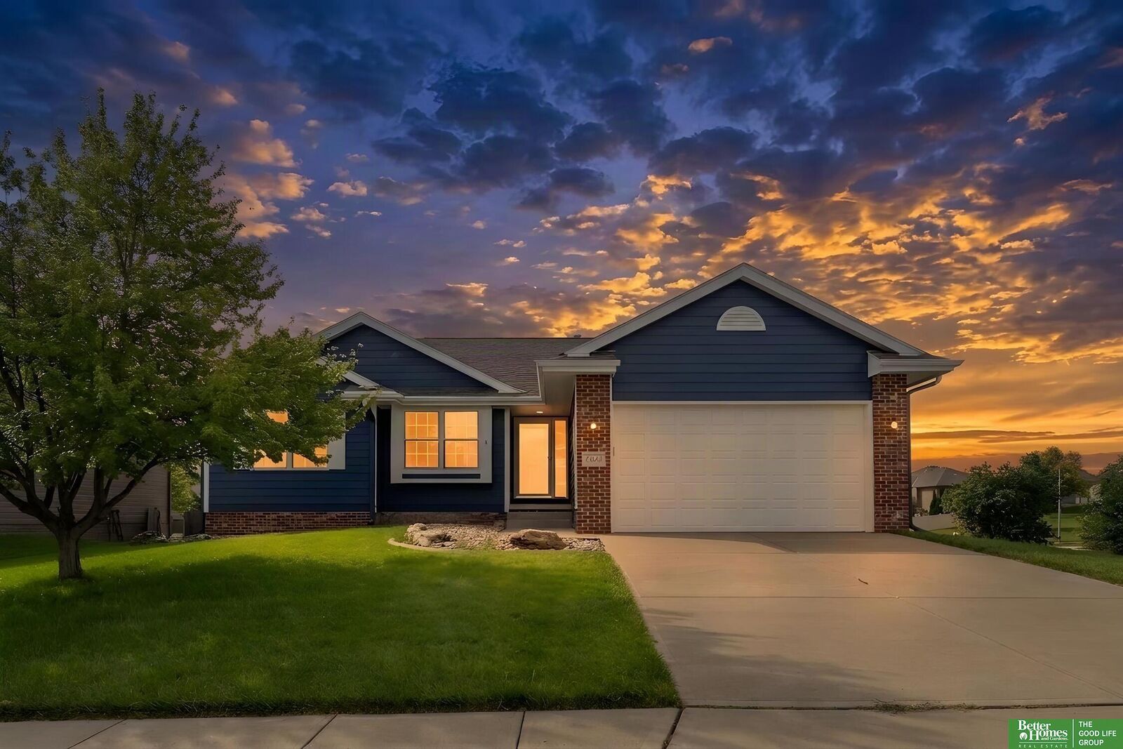 Property Photo:  21213 Flagstone Drive  NE 68028 