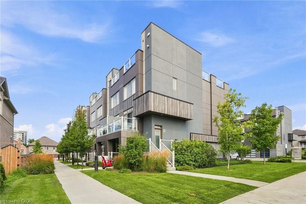 Property Photo:  261 Skinner Road 18  ON L8B 1W6 