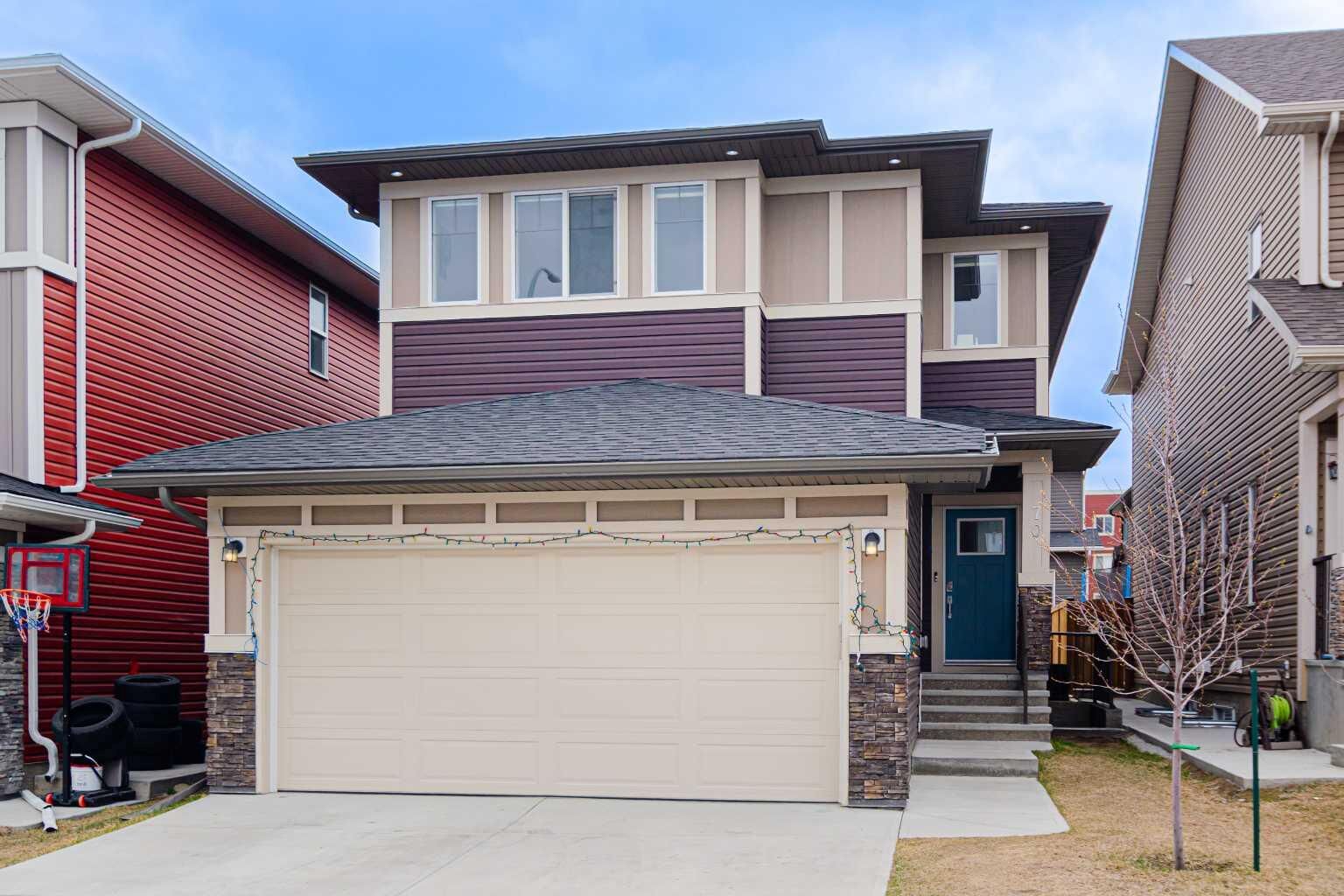 Property Photo:  70 Saddlestone Green NE  AB T3J 2C8 