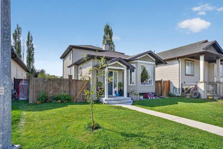 Property Photo:  1976 Parkside Close  AB T1H 0A1 