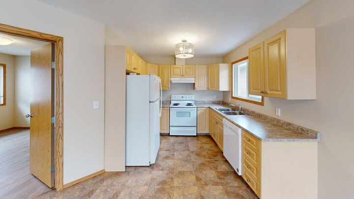 Property Photo:  9911 109 Avenue B  AB T8V 1R7 