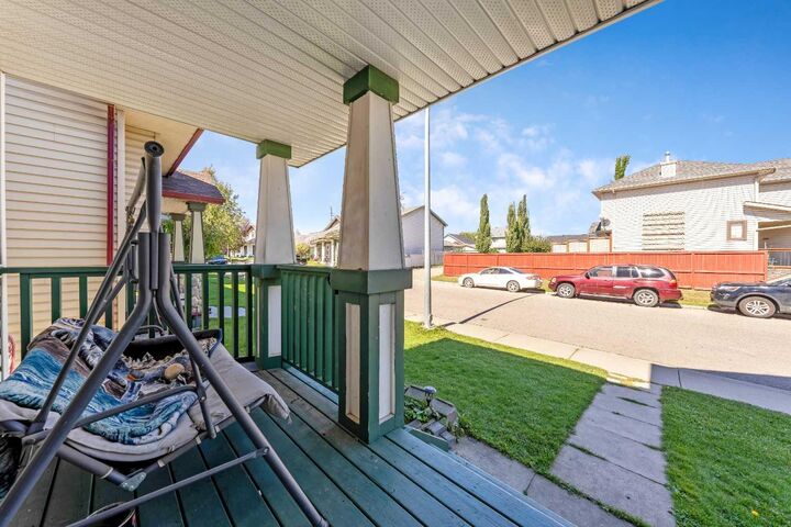 Property Photo:  184 Erin Meadow Way SE  AB T2B 3P6 