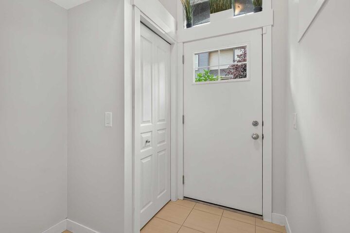 Property Photo:  1106 McKenzie Towne Row SE  AB T2Z 1E1 