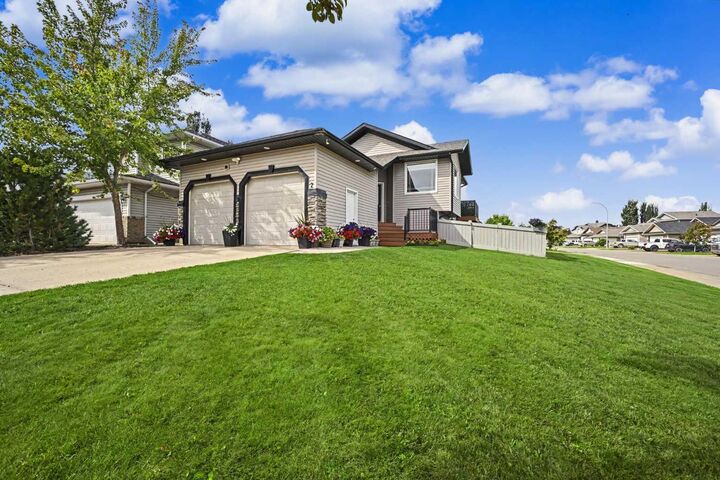 Property Photo:  2 Pinnacle Lake Drive  AB T8W 2X6 