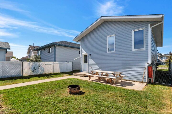 Property Photo: 9 Harper Drive AB T4S 1T5