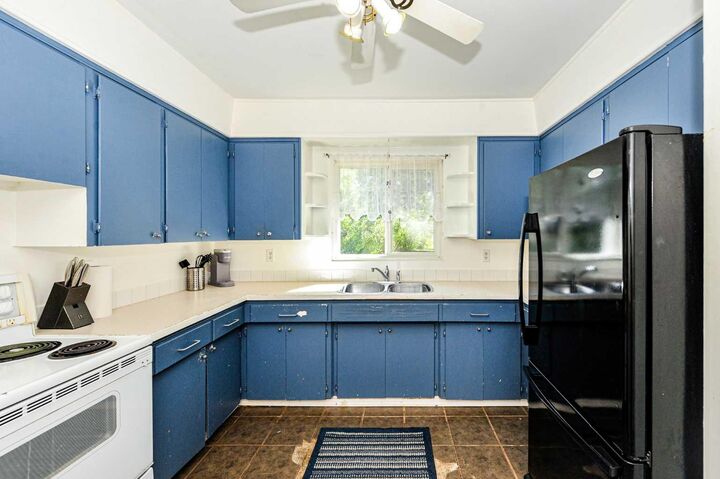Property Photo:  5911 47 Avenue  AB T4V 0G8 