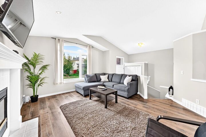 Property Photo:  193 Mt Aberdeen Circle SE  AB T2Z 3H3 