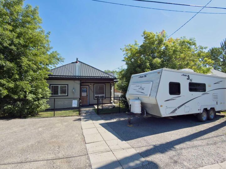 Property Photo:  22813 8 Avenue  AB T0K 1C0 