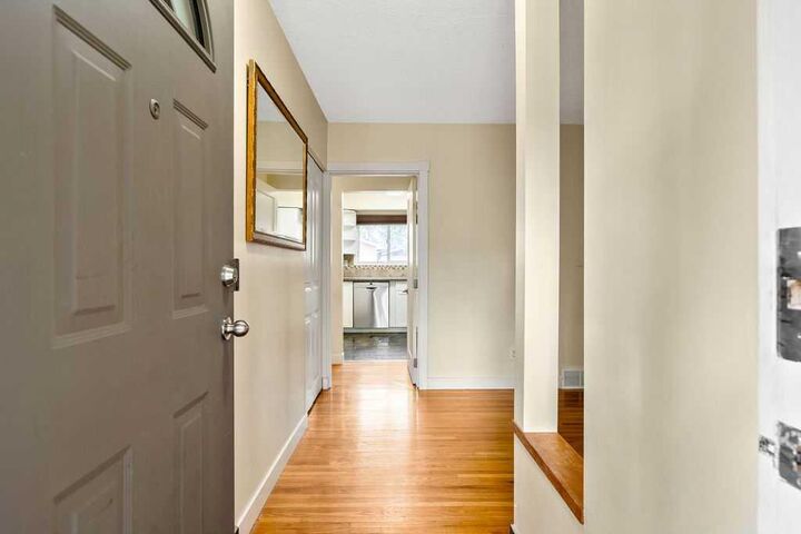 Property Photo:  64 Hollyburn Road SW  AB T2V 3H1 