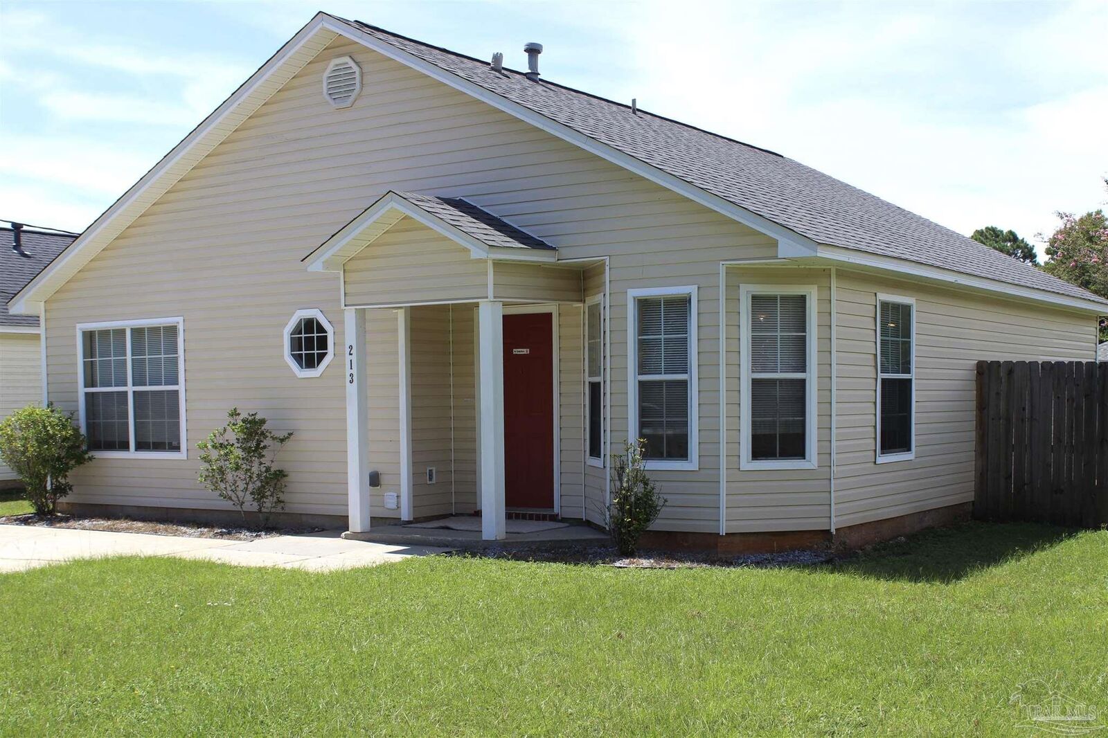 Property Photo:  213 Valdosta Ave  FL 32507 