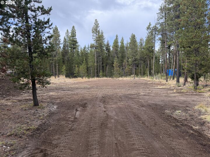 Property Photo: 17114 Indio Rd OR 97707