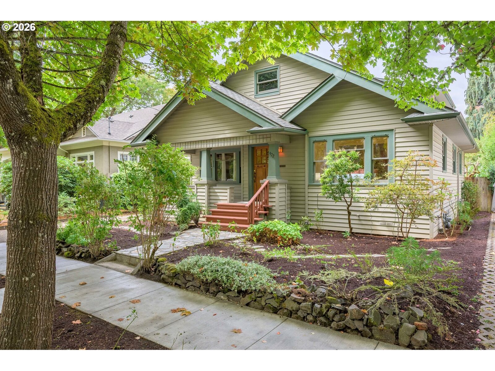 Property Photo:  972 Madison St  OR 97402 