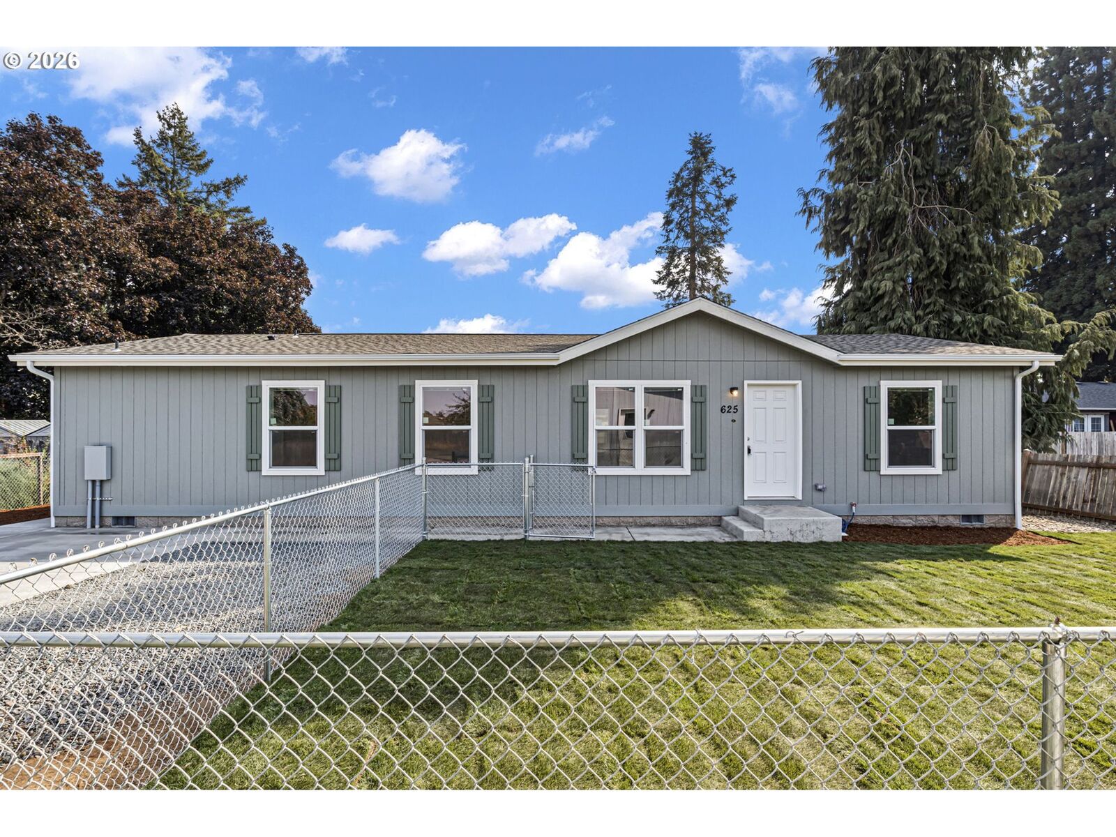 Property Photo: 625 N 16th St OR 97424