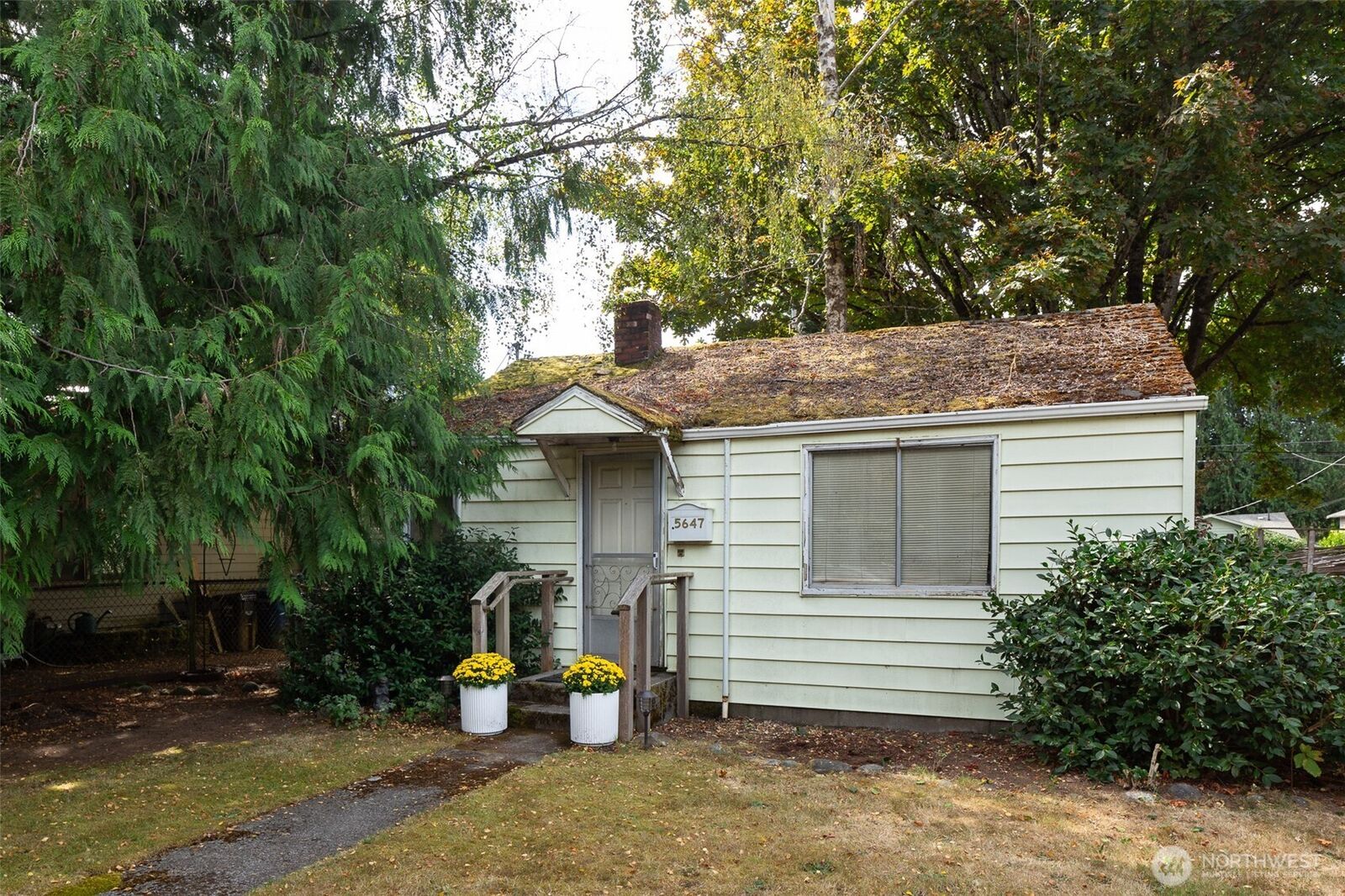 Property Photo: 5647 38th Avenue SW WA 98126
